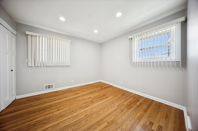 Building Photo - 6039 S Narragansett Ave
