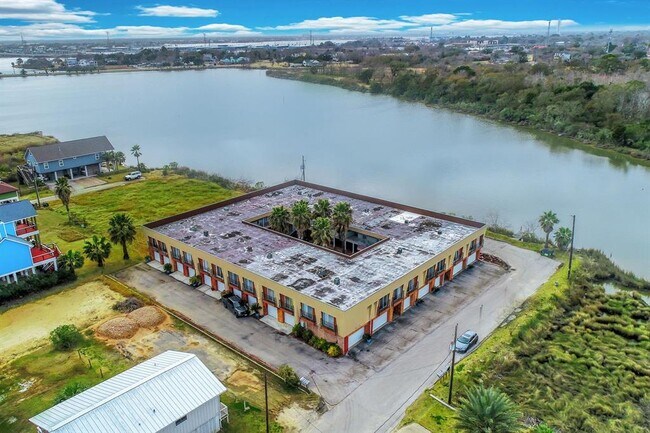 Building Photo - 709 Gale St