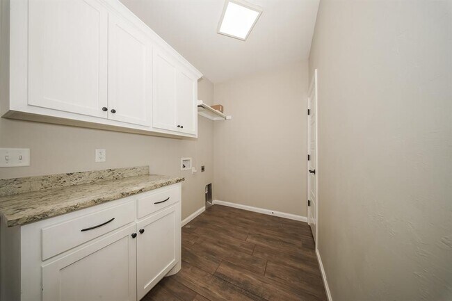 Building Photo - 207 Casey Ln