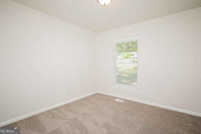 Building Photo - 424 Azalea Dr