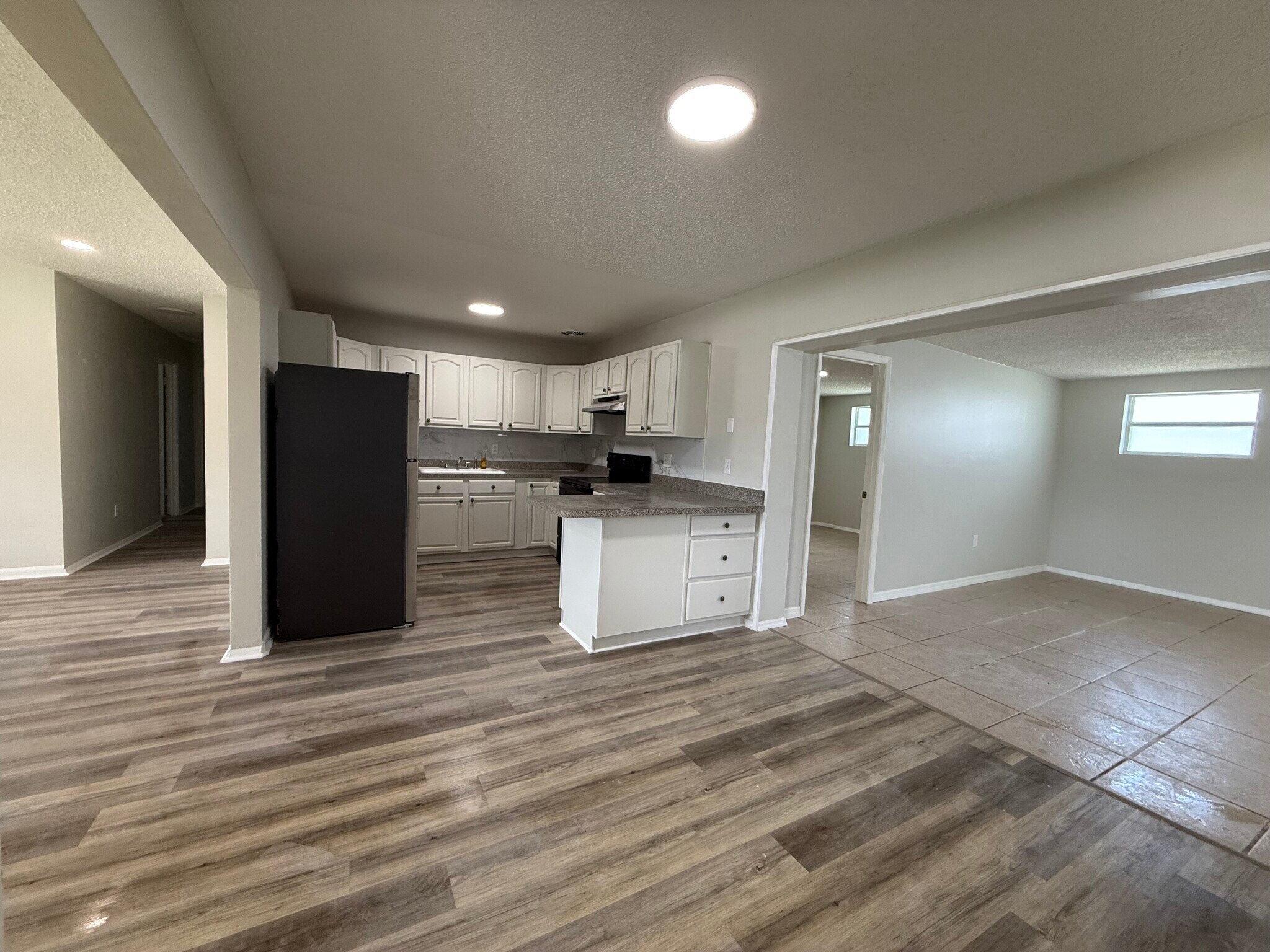 Building Photo - 6003 W Harwood Ave