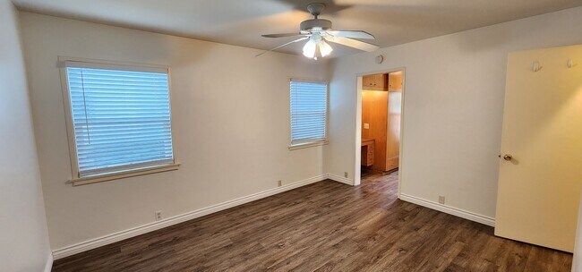 Building Photo - 804-808 H Ave.