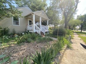 Building Photo - 1047 Delaware St