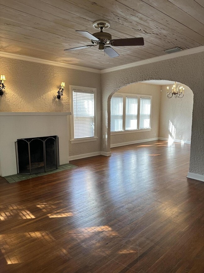 Building Photo - 229 Lakeland Dr