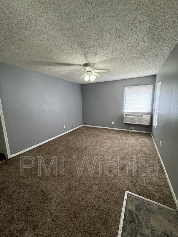 Building Photo - 824 S Water St