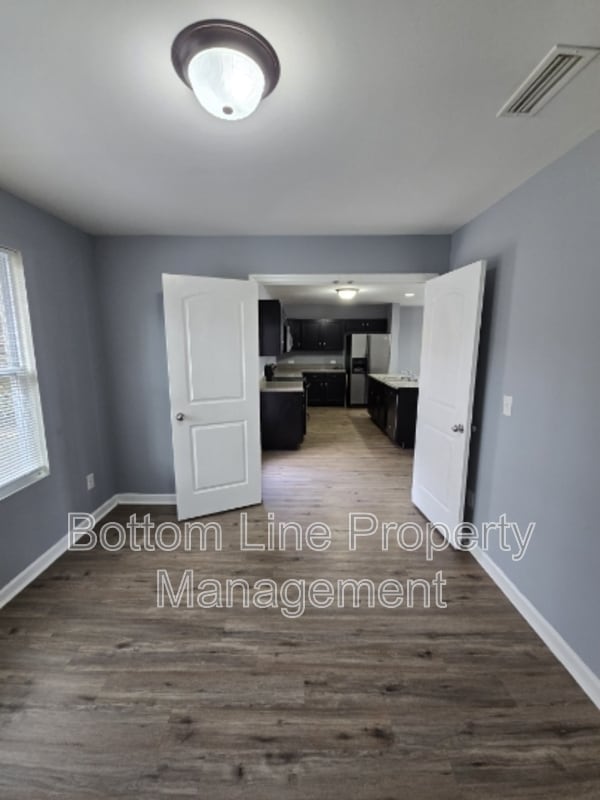 Building Photo - 912 Sherman St