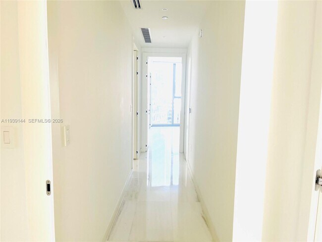 Building Photo - 300 Biscayne Blvd Way