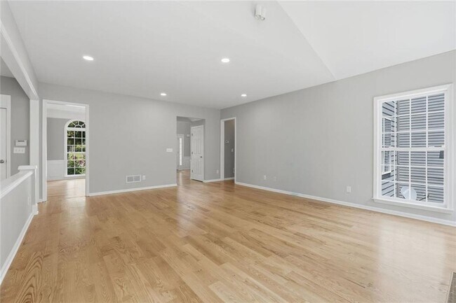 Building Photo - 770 Glastonbury Ct