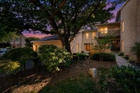 Building Photo - Elegant & Spacious Contemporary Townhome in Serene Potomac Enclave