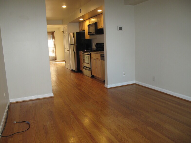 Building Photo - 1028 Patapsco St