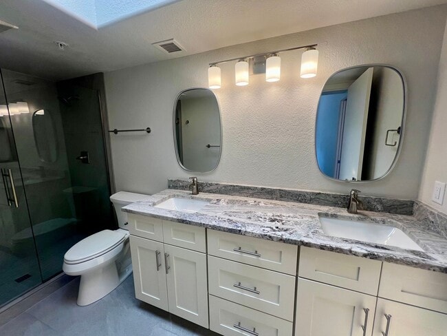 Building Photo - Unfurnished, 1-year long-term rental, Procure Only