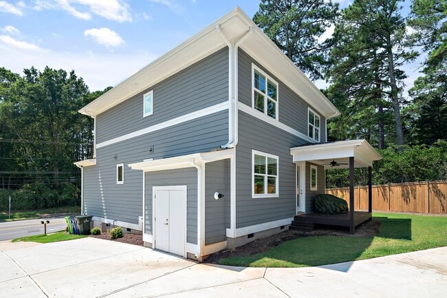 Building Photo - 3904 Avent Ferry Rd