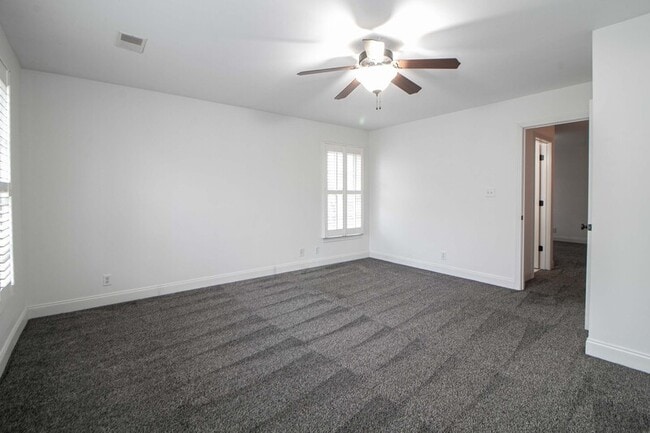 Building Photo - 607 Anderson Dr