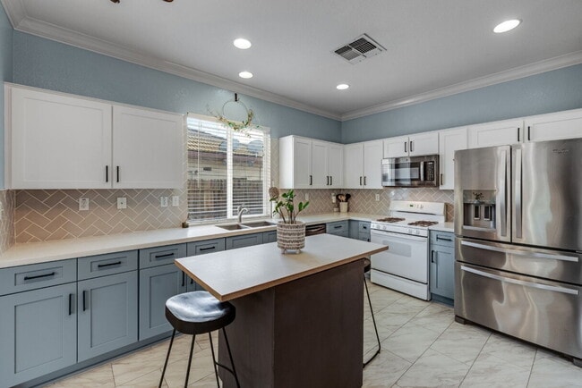 Building Photo - Cozy 3-Bed Sanctuary with 2 Full Baths in Sacramento’s Serene Prairie Dunes