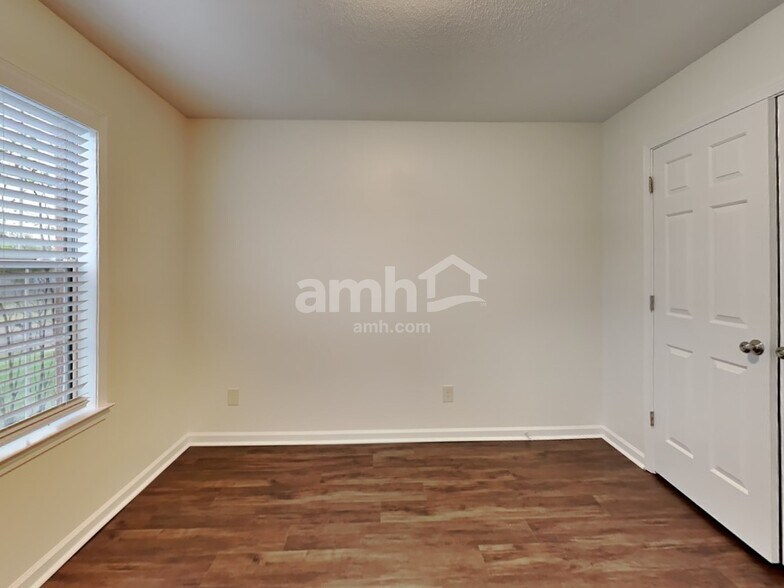Building Photo - 3433 Sundial Dr
