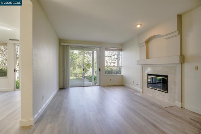 Building Photo - 5070 E Lakeshore Dr