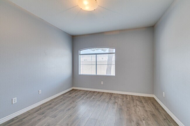 Building Photo - CUTE AND COZY 1 BEDROOM UNIT WITH TONS OF UPGRADES*COMMUNITY AMENITIES*