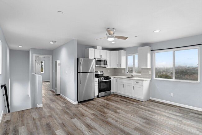 Building Photo - Stunning Remodeled 3-Bed, 3.5-Bath Home with Two Kitchens & Expansive Private Driveway in La Mesa!