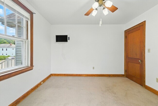 Building Photo - 178 Massasoit Rd