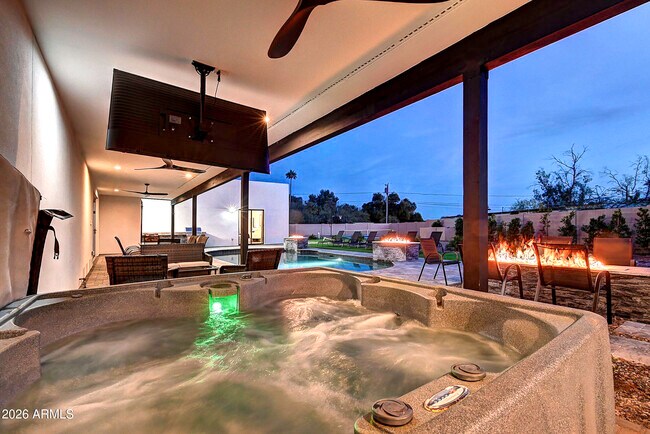 Building Photo - 6401 E Larkspur Dr