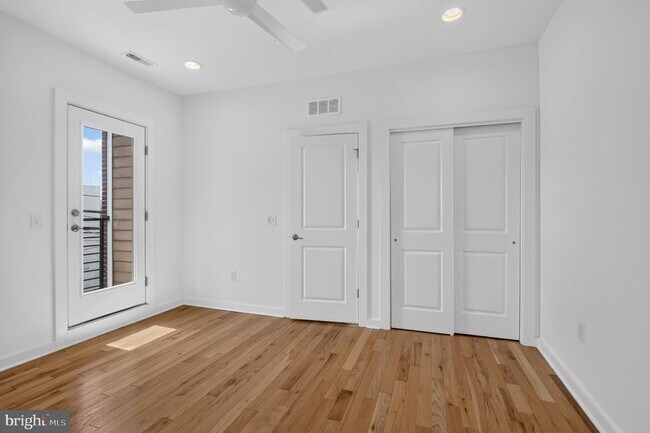 Building Photo - 950 Shackamaxon St