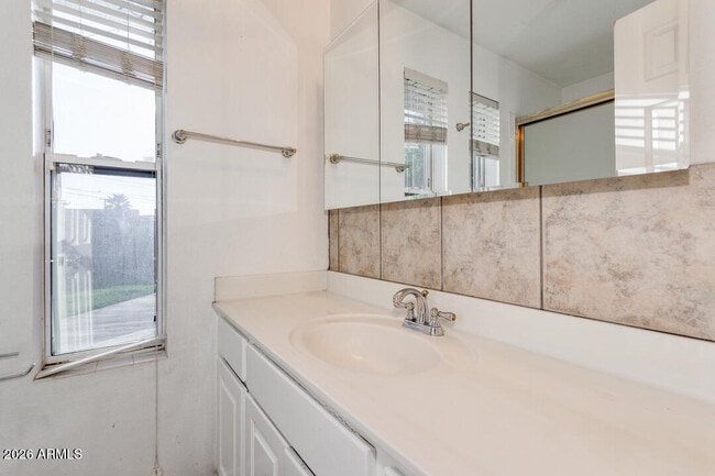 Building Photo - 211 E Geneva Dr