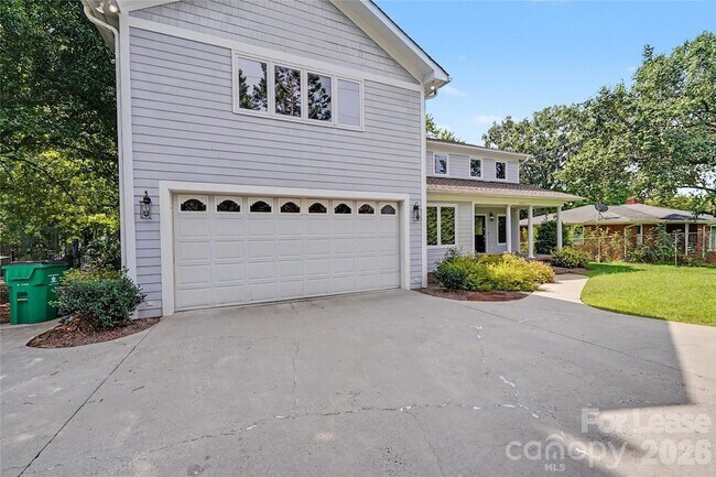 Building Photo - 2545 Rea Rd