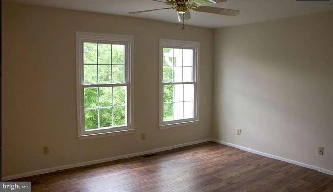 Building Photo - 218 Bromley Pl