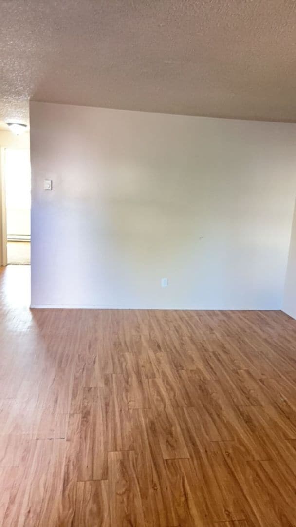 Building Photo - (858) Foxfire Apartments - 2 Bedroom / 1 Bathroom - Updated
