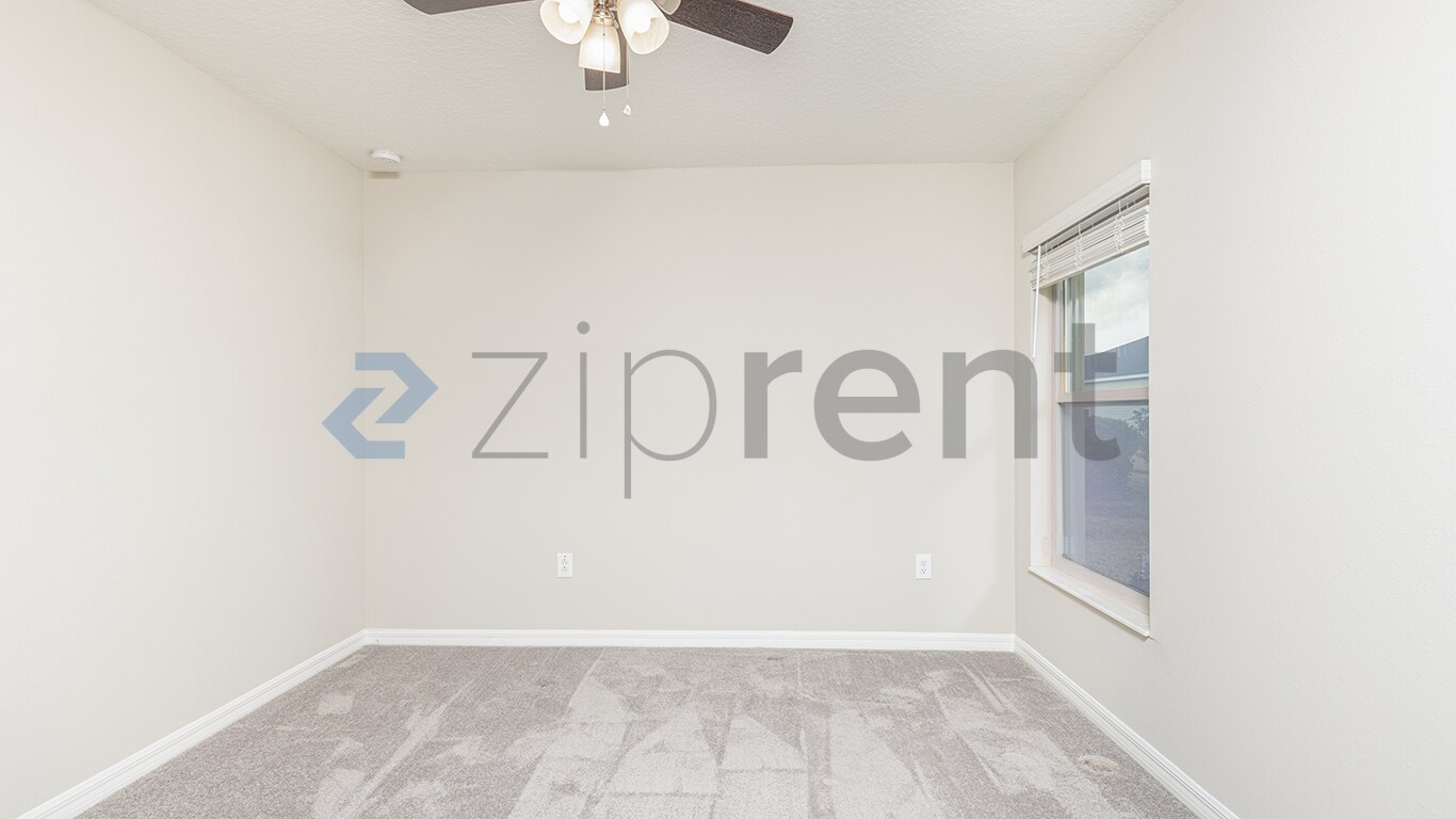 Building Photo - 5721 SW 92nd Pl