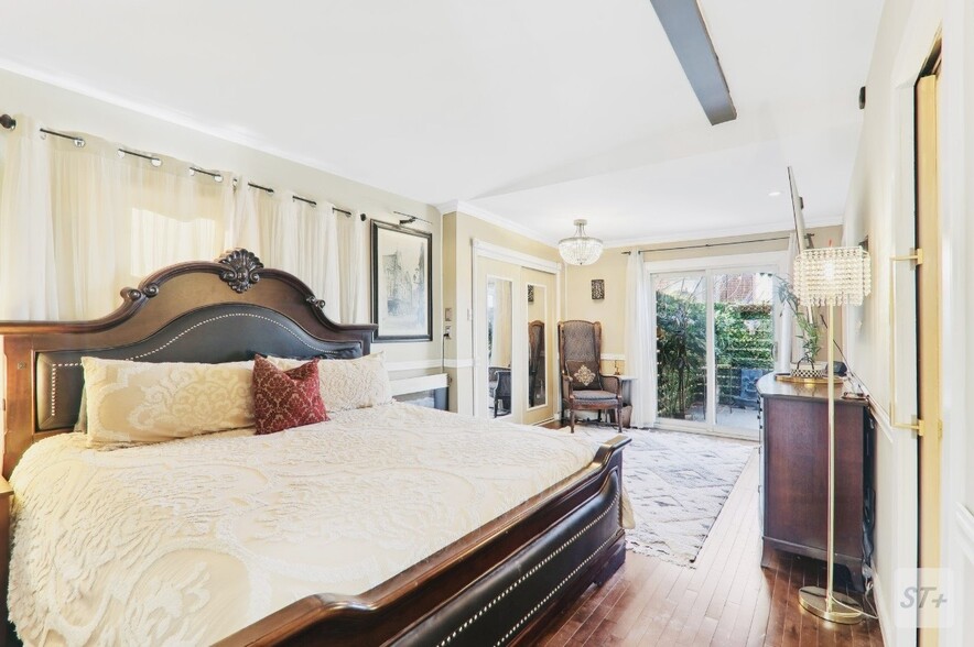 Primary Suite - 708 N Rockwell St