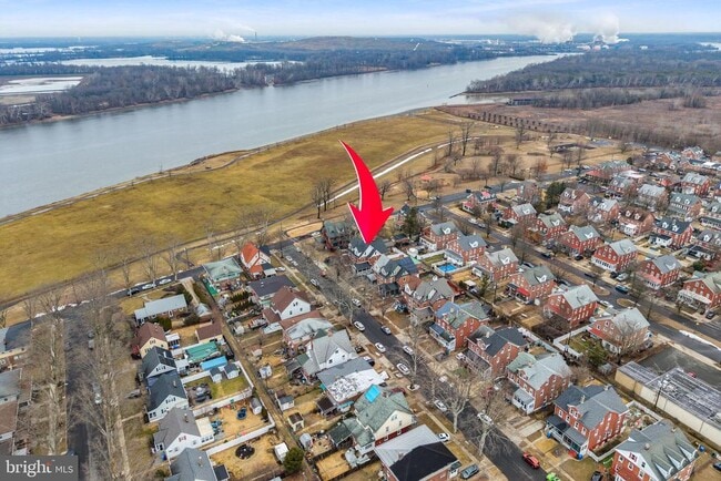 Building Photo - 12 6th Ave