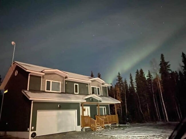 Building Photo - Charming 3-Bed, 3-Bath Two-Story Rental Home with Deck – Pets Welcome!