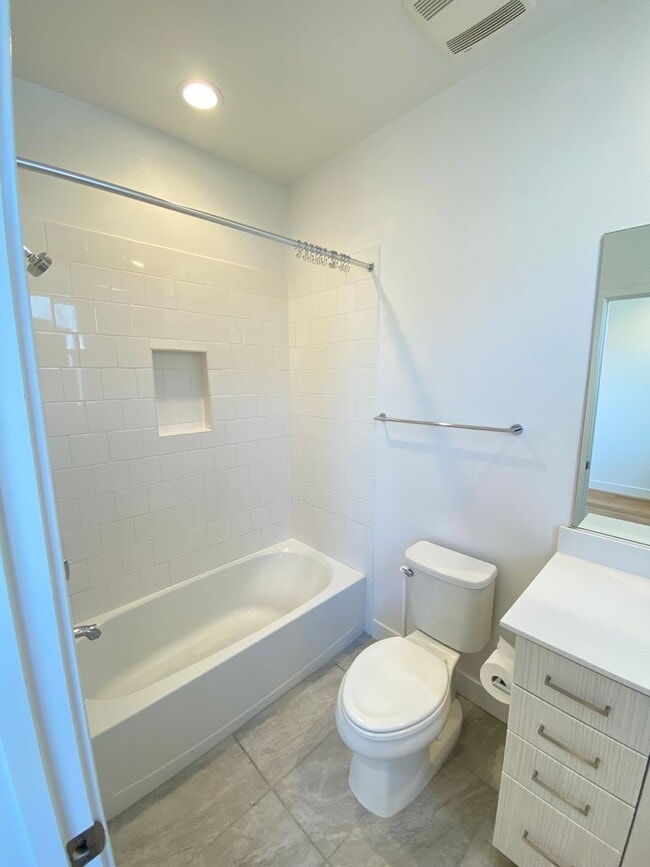 Building Photo - Advent - Three Story Townhome W/ Attached ...