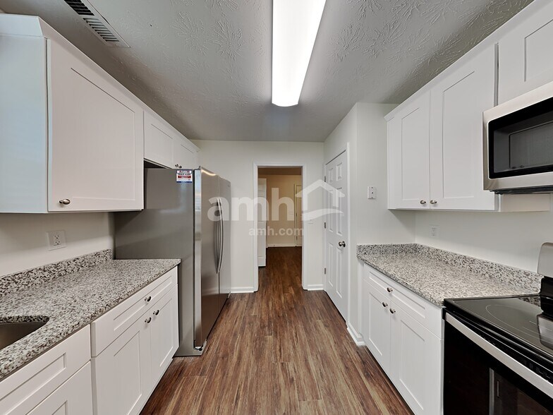 Building Photo - 621 Everlasting Way