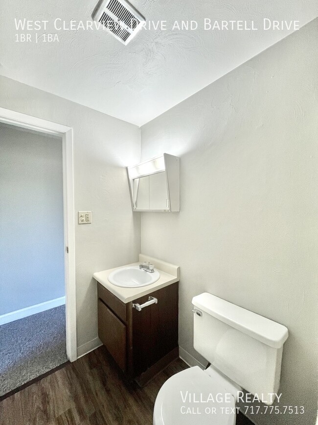 Building Photo - Newly-renovated 1-Bed Convenient to I-83 &...