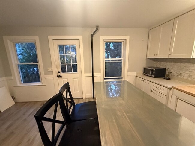 Building Photo - 10 Cushman St