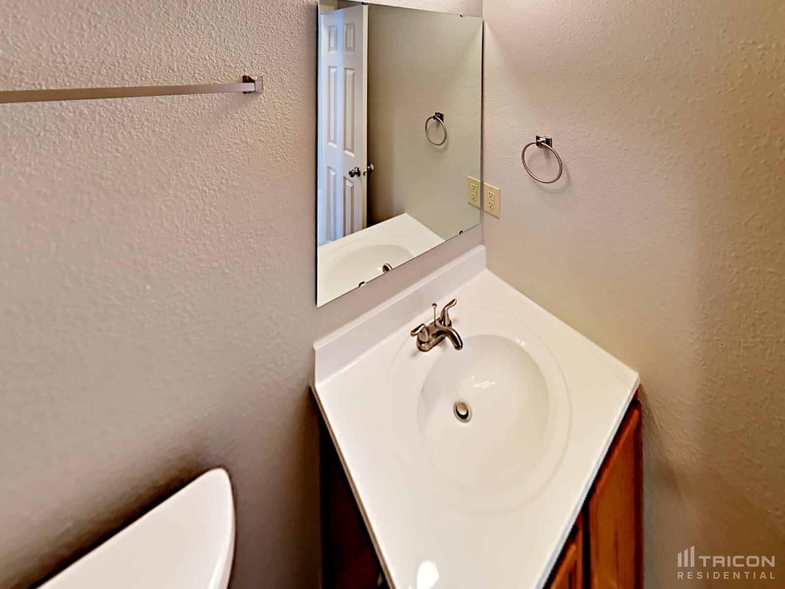 Building Photo - 5622 N Peppereel Way