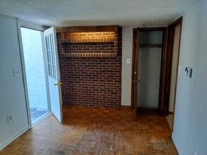 Building Photo - 326 S Center St