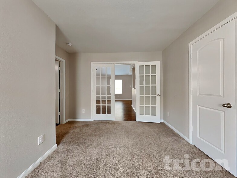 Building Photo - 2402 Regatta Ln