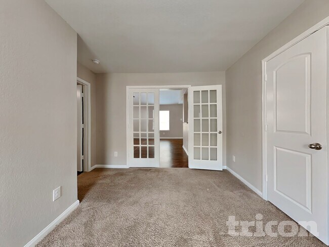 Building Photo - 2402 Regatta Ln