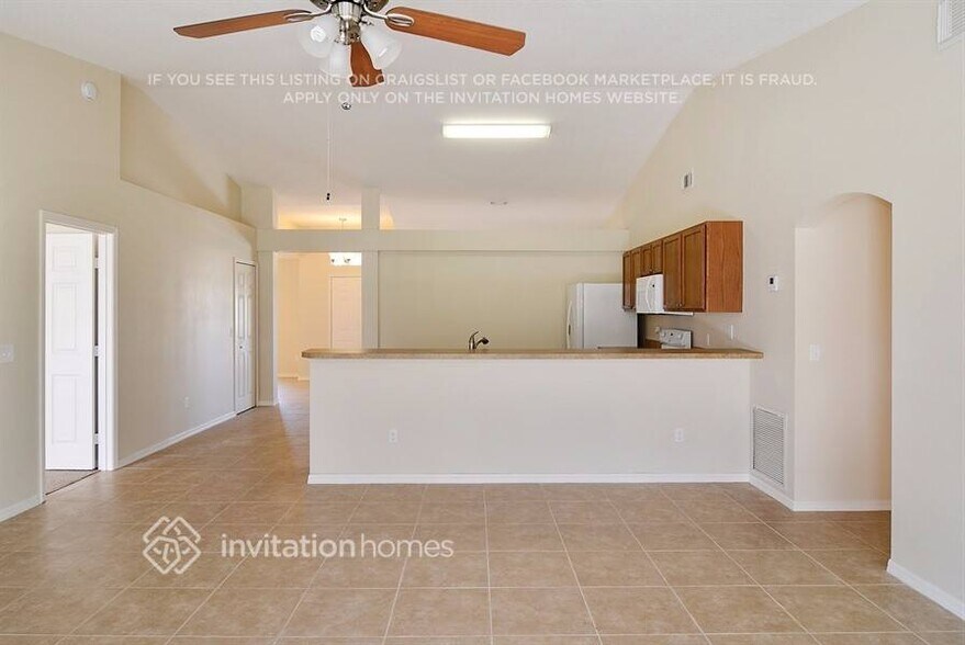 Building Photo - 5807 NW Carr Ct