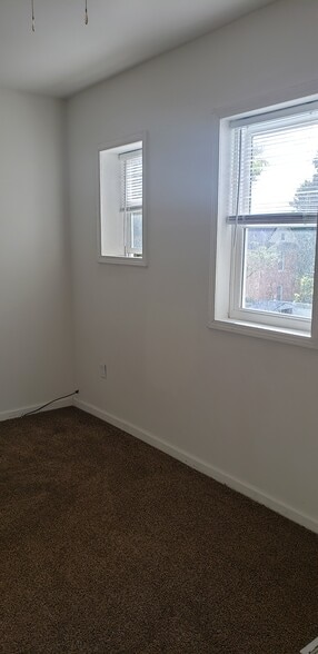 Building Photo - 631 E Monroe St