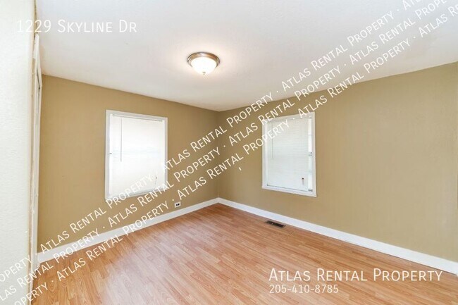 Building Photo - 1229 Skyline Dr