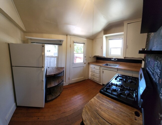 Building Photo - Jeffrey and Foothill Properties