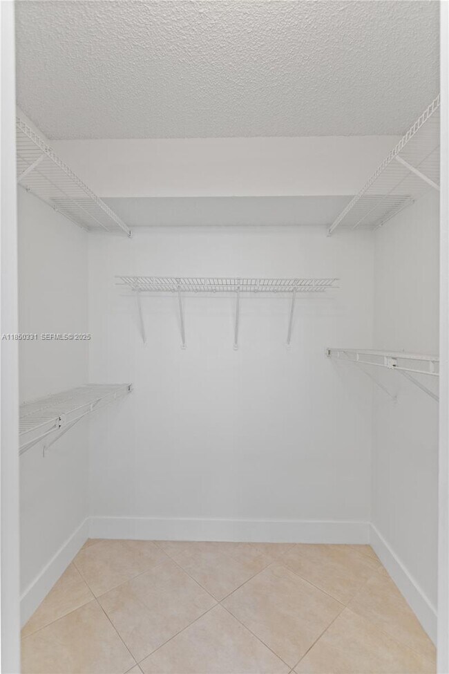 Building Photo - 1400 SW 124th Terrace