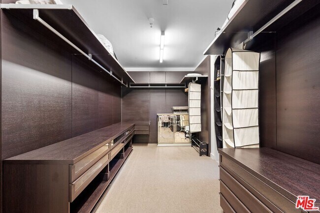 Building Photo - 6250 Hollywood Blvd