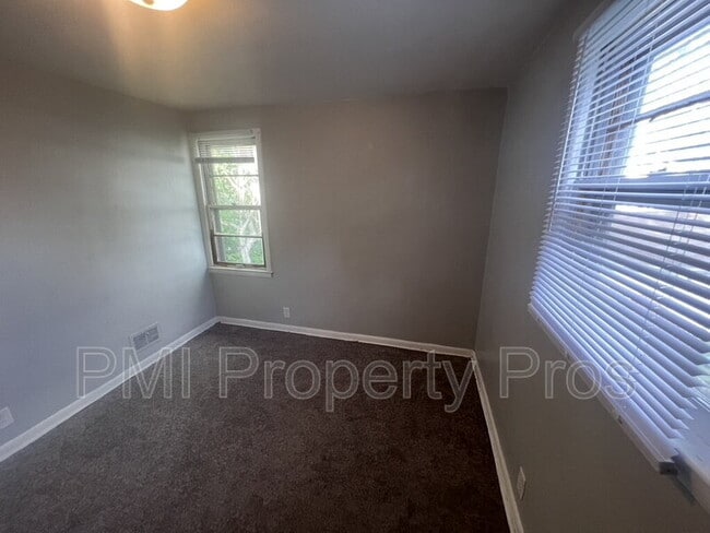Building Photo - 4566 N 28th St