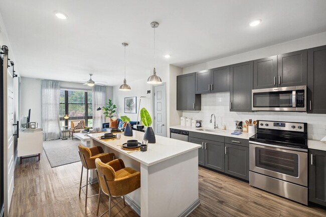 Building Photo - 601 Meeting St