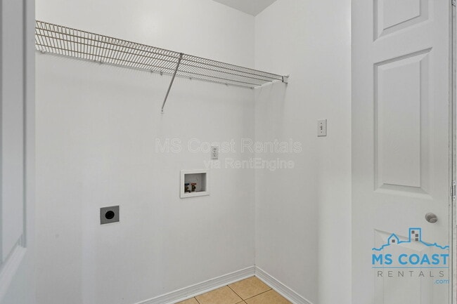 Building Photo - 10443 3rd Ave